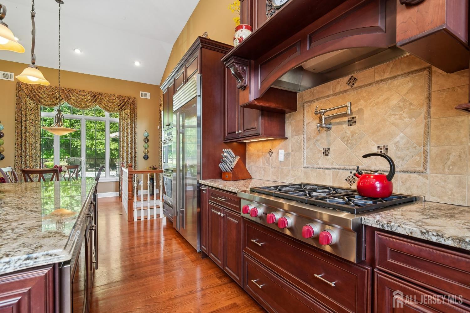 18 Mary Ellen Dr, Edison, NJ 08820 photo