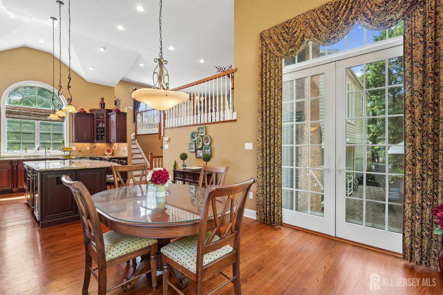 18 Mary Ellen Dr, Edison, NJ 08820 photo