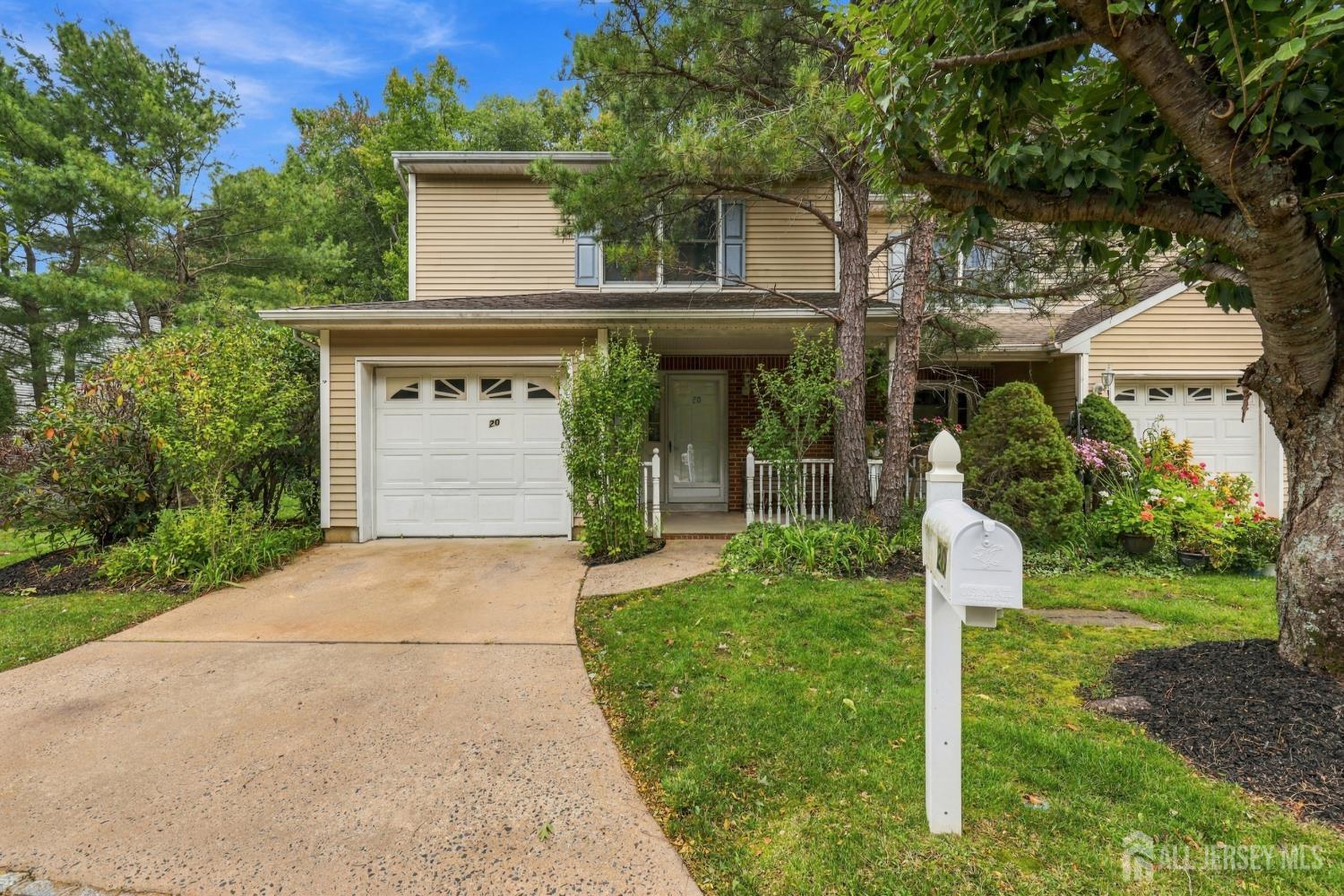 20 Parkside Dr, Spotswood, NJ 08884