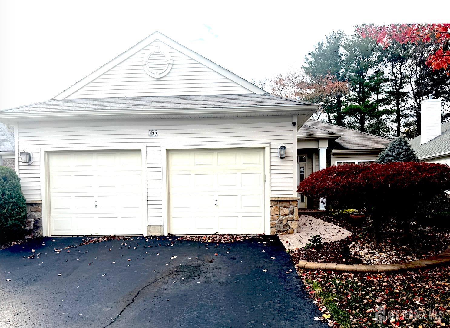 143 Valencia Dr, Monroe, NJ 08831