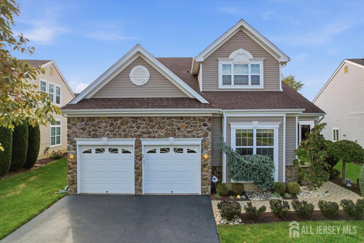 84 Draw Bridge Dr, Monroe, NJ 08831