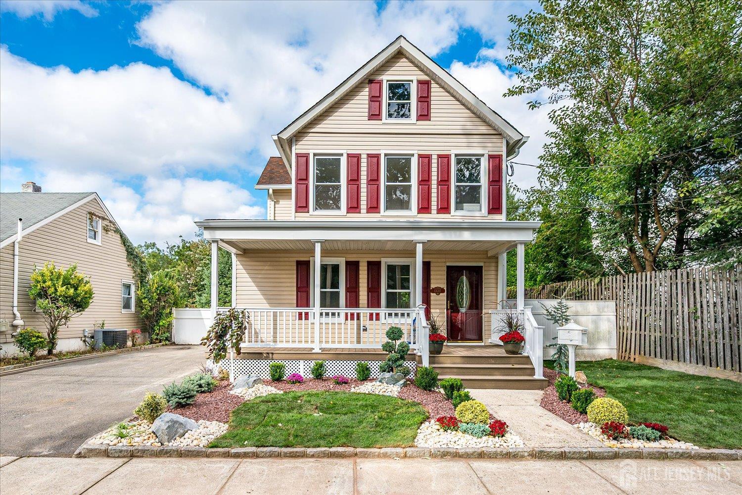 8 Fox Rd, Edison, NJ 08817