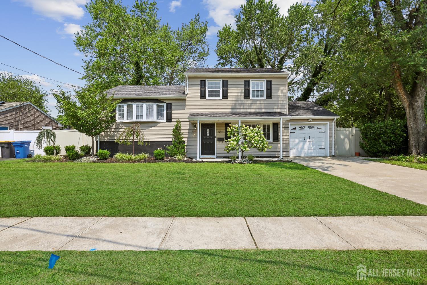 18 Carlton Ave, Monroe, NJ 08331