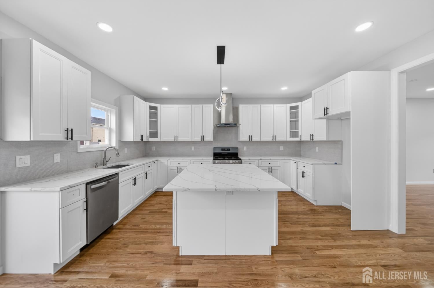 12 Hudson St, Carteret, NJ 07008 photo