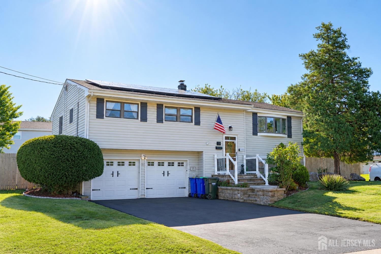 15 Foxwood Dr, Franklin, NJ 08873