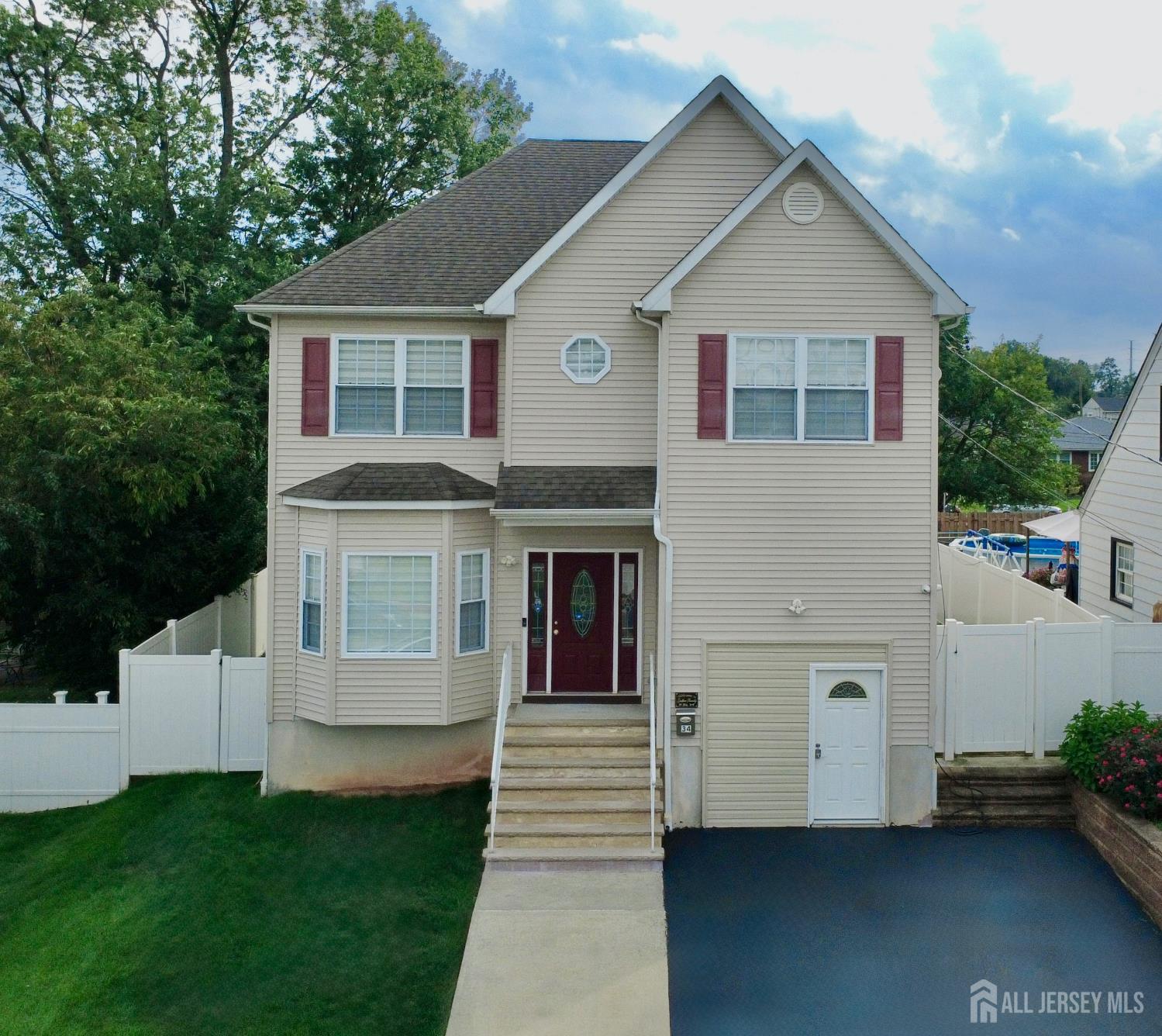 34 4th St, Port Reading, NJ 07064