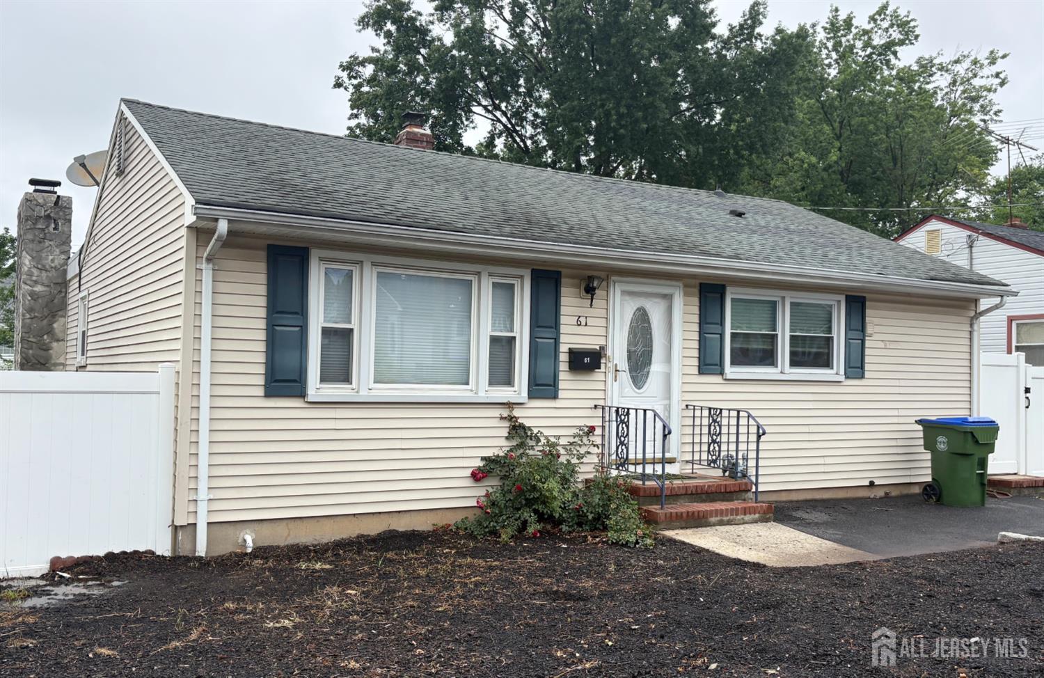 61 Rose St, Edison, NJ 08817