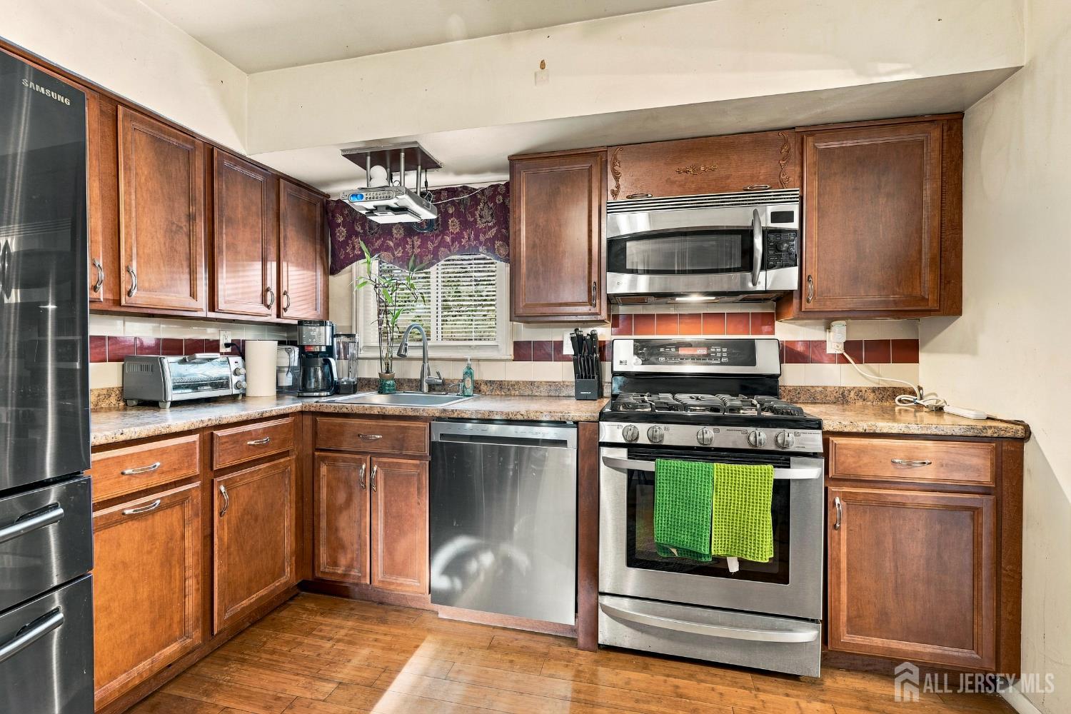 916 Green Grove Rd, Neptune, NJ 07753 photo