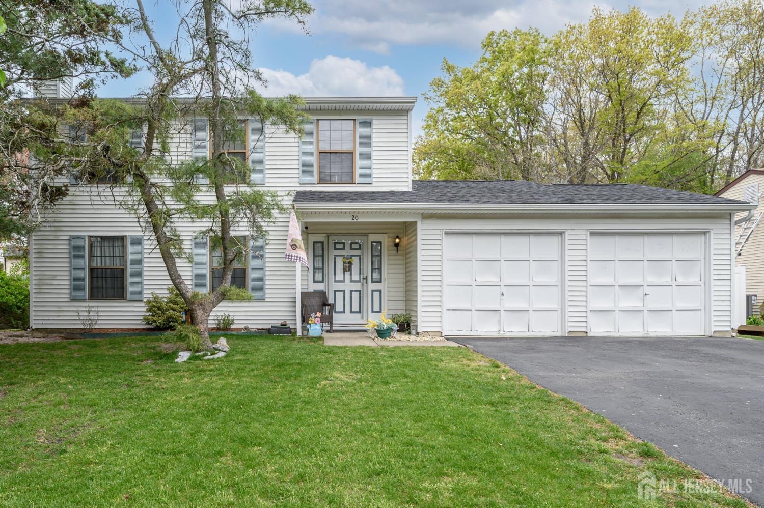 20 Snowdrift Ln, Howell, NJ 07731