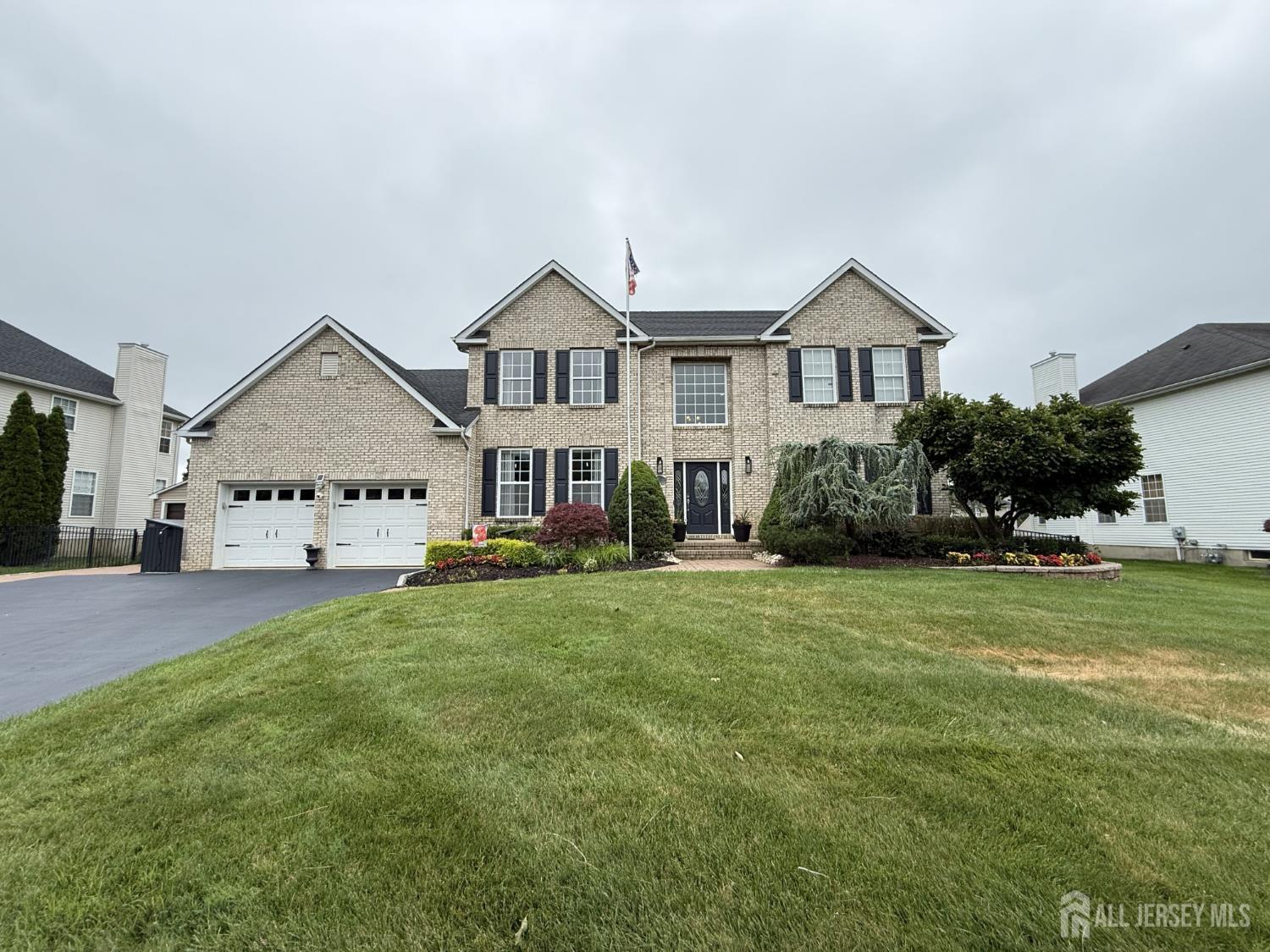 27 Mitchell Dr, Monroe, NJ 08831