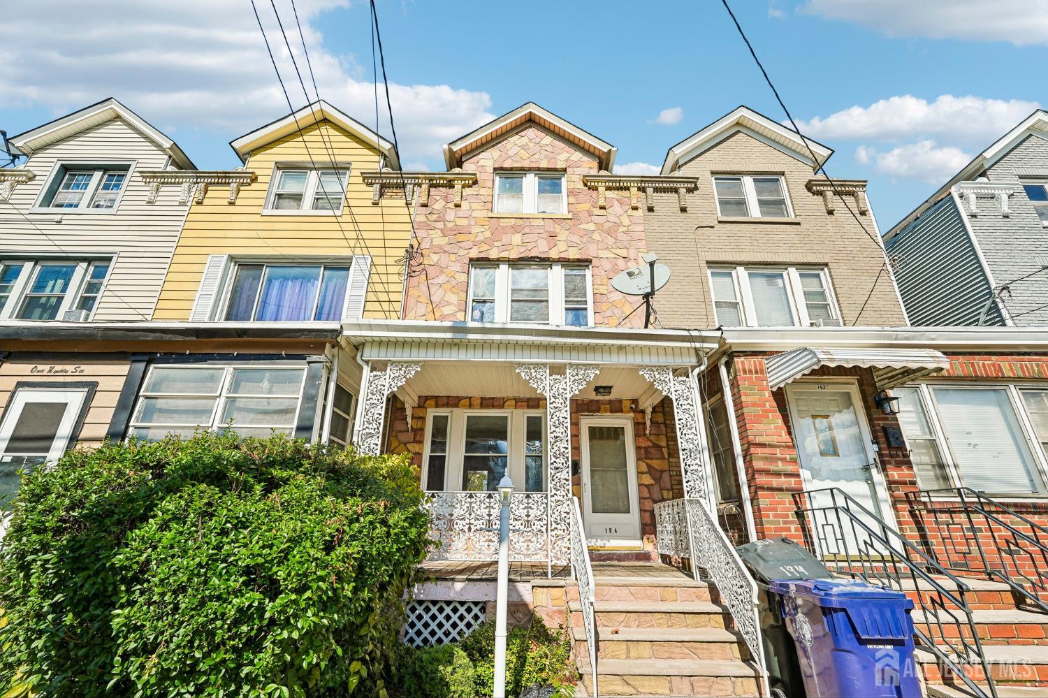 194 Lewis St, Perth Amboy, NJ 08861