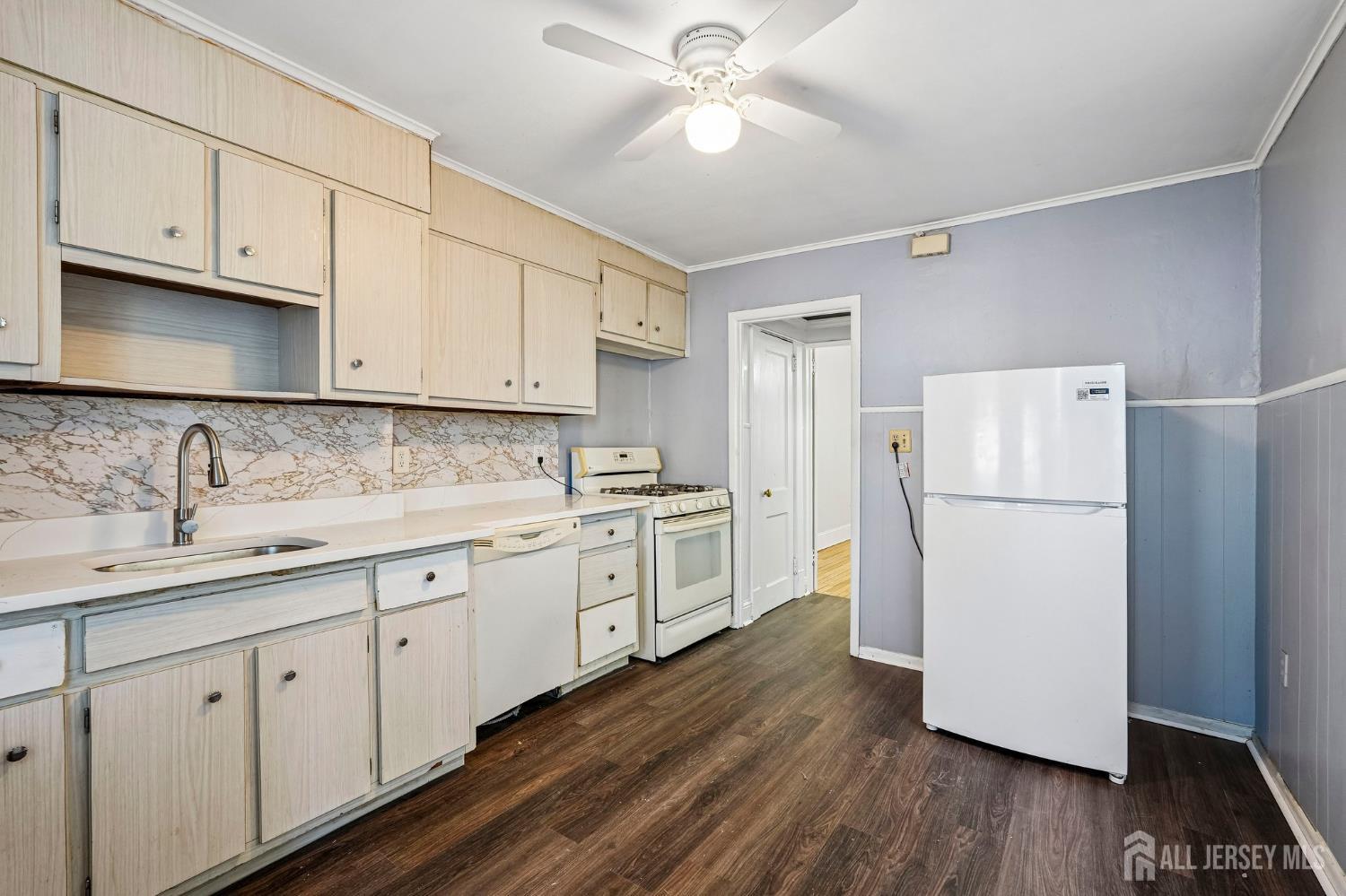 194 Lewis St, Perth Amboy, NJ 08861 photo