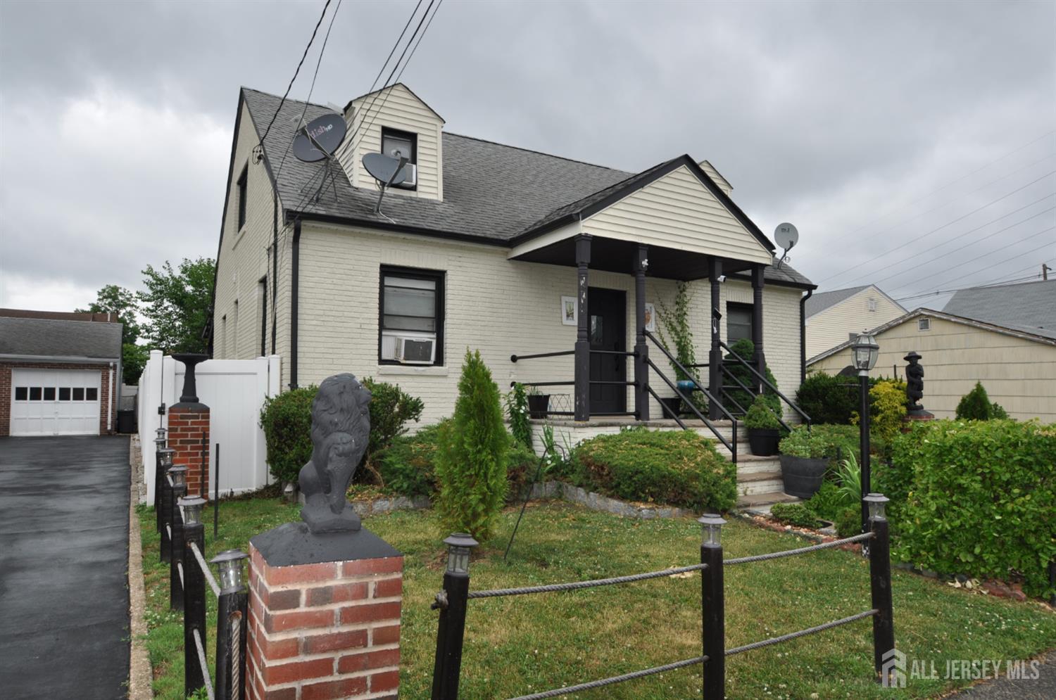 20 Maine Ave, Carteret, NJ 07008 photo