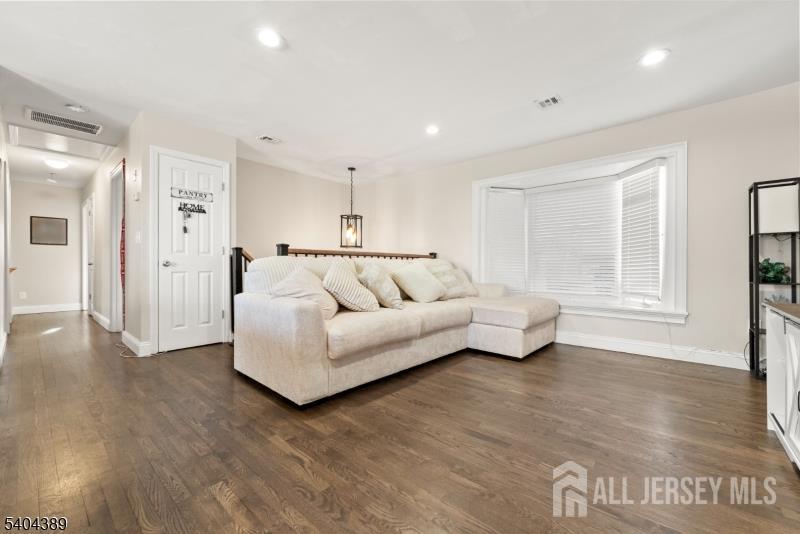 5 Jessie St, Carteret, NJ 07008 photo