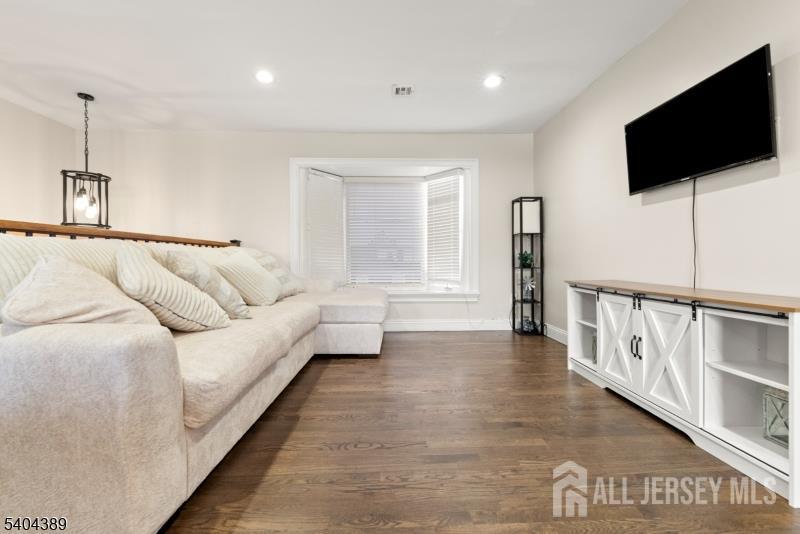 5 Jessie St, Carteret, NJ 07008