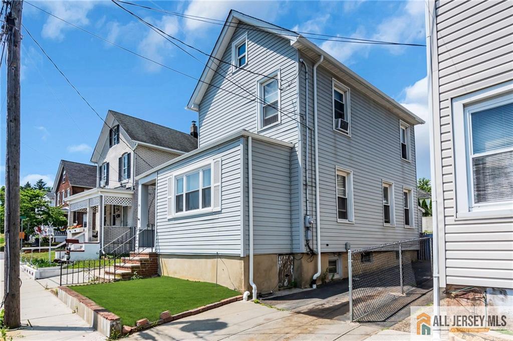 55 Smullen St, Sayreville, NJ 08872 photo