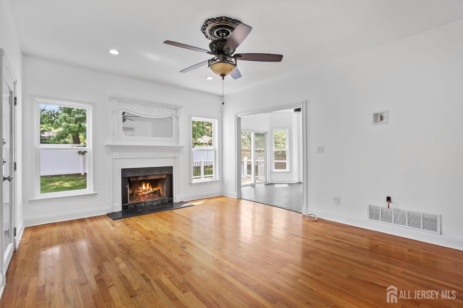 4 Claire Ct, Matawan, NJ 07747 photo