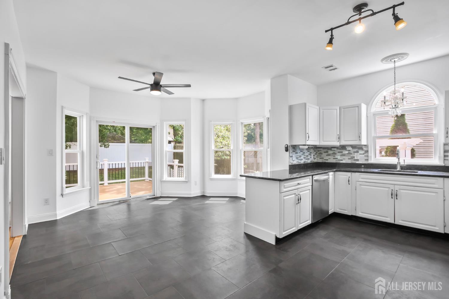 4 Claire Ct, Matawan, NJ 07747 photo