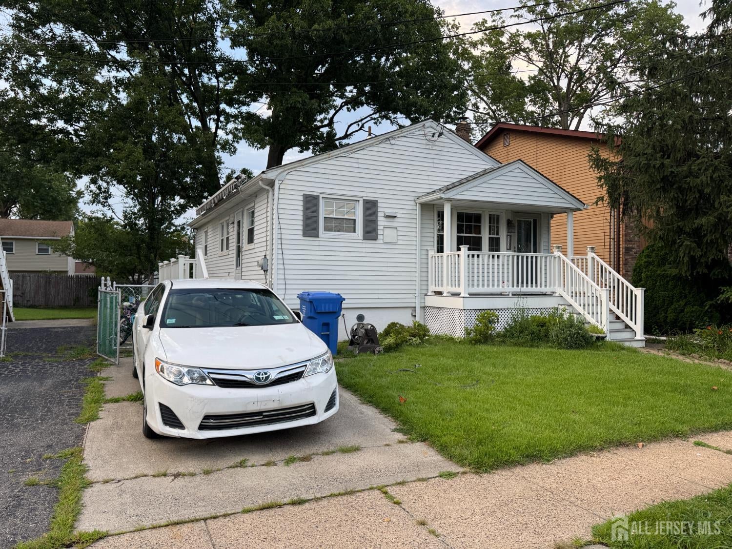 211 E Louis Pl, Iselin, NJ 08830 photo