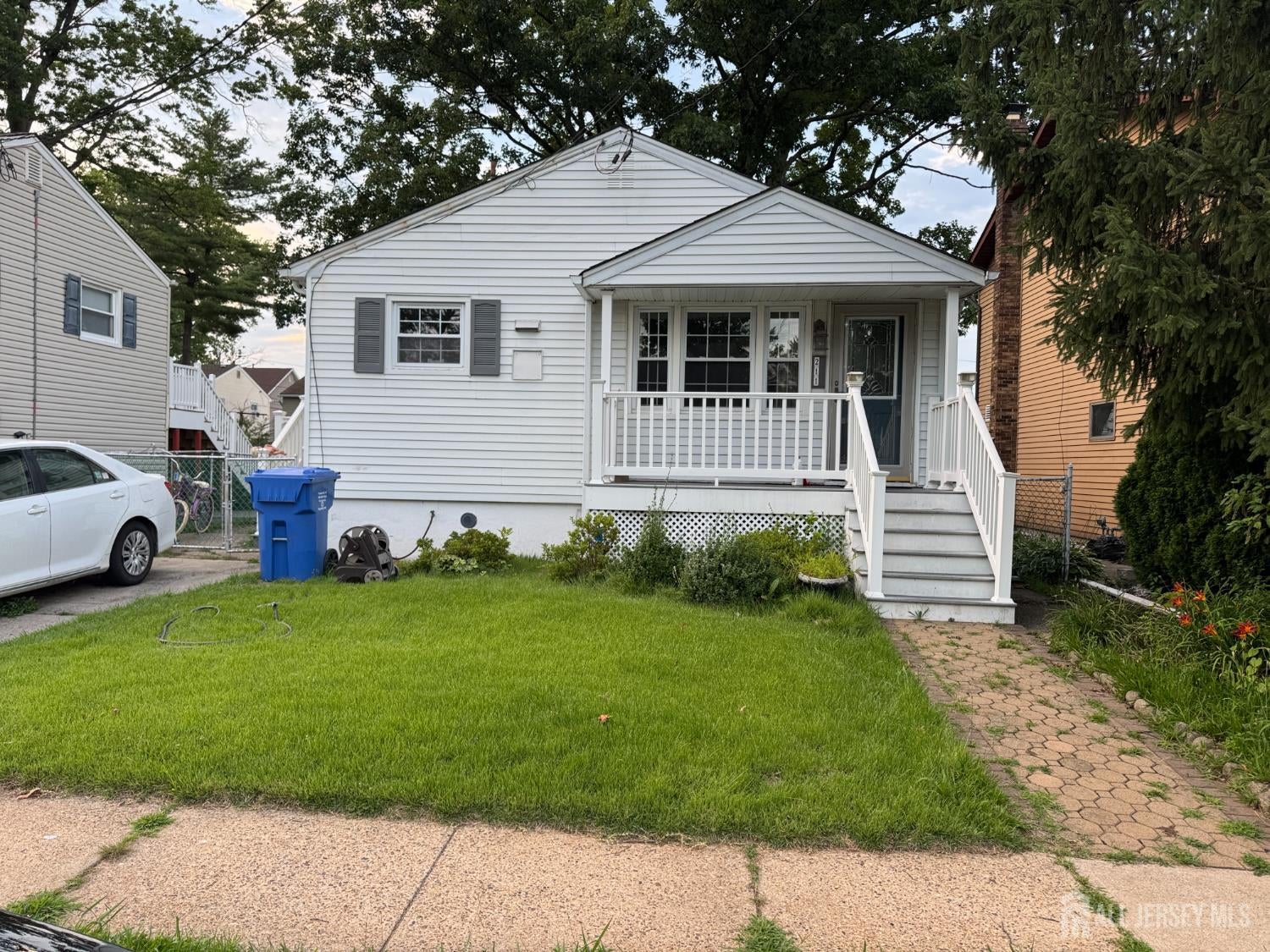 211 Louis Pl, Iselin, NJ 08830