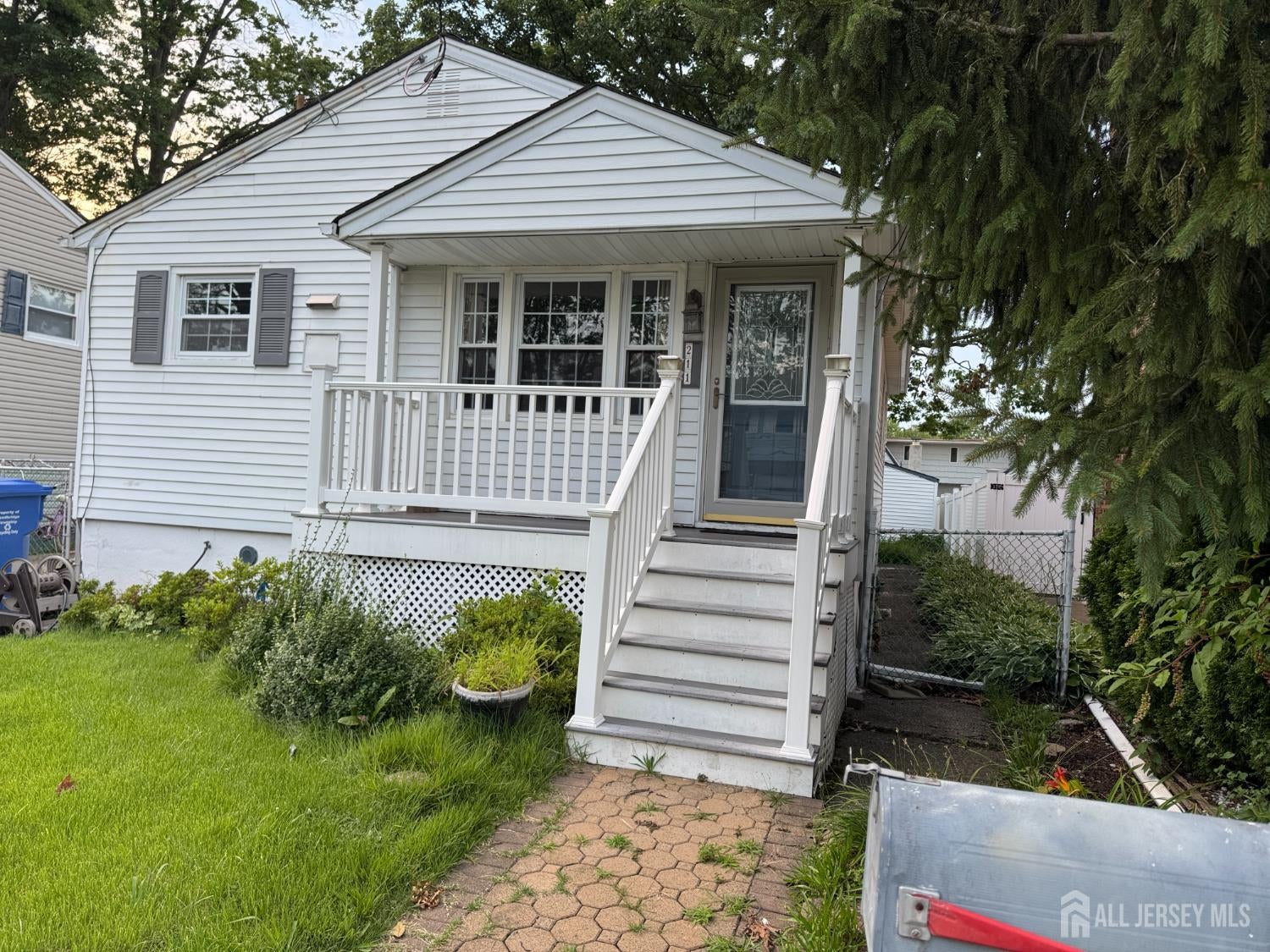 211 E Louis Pl, Iselin, NJ 08830 photo