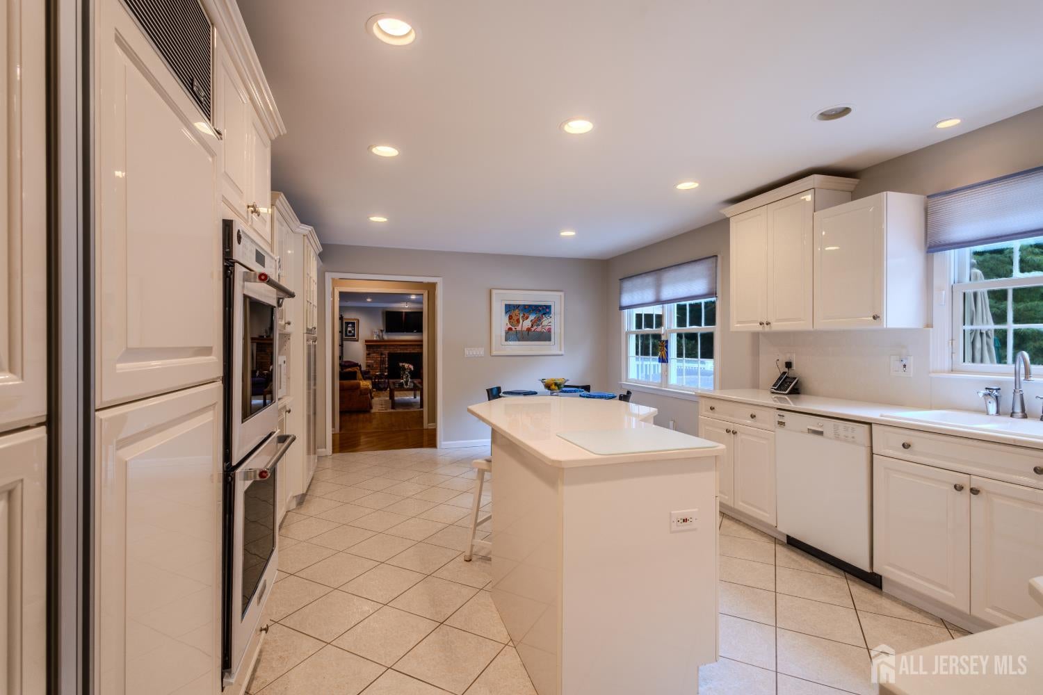 6 Burlington Ln, East Brunswick, NJ 08816 photo