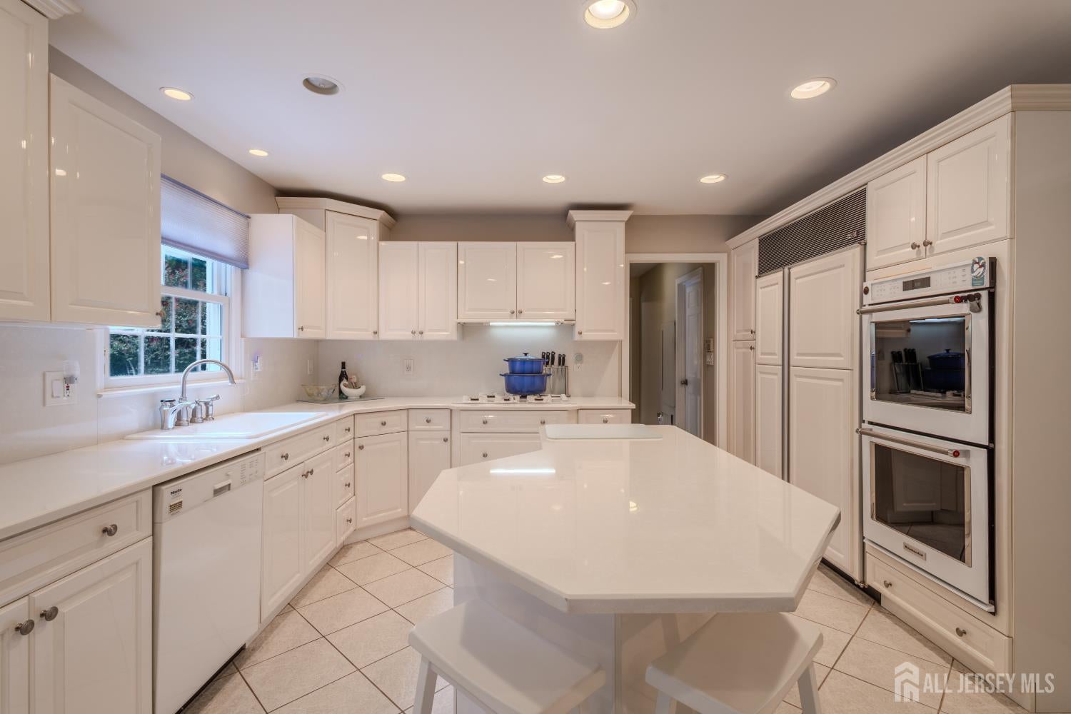 6 Burlington Ln, East Brunswick, NJ 08816 photo