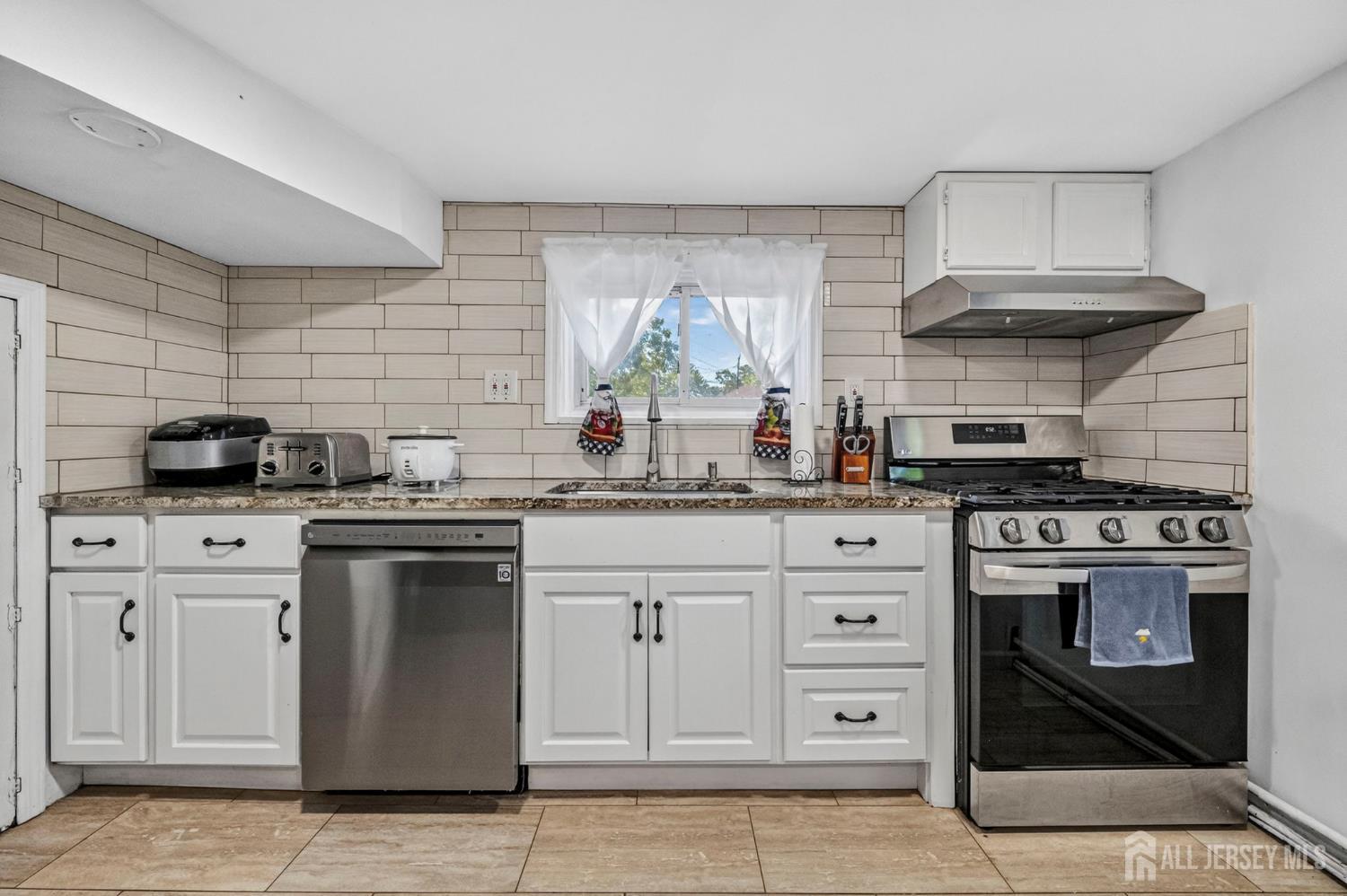 31 Monmouth Rd, Monroe, NJ 08831 photo