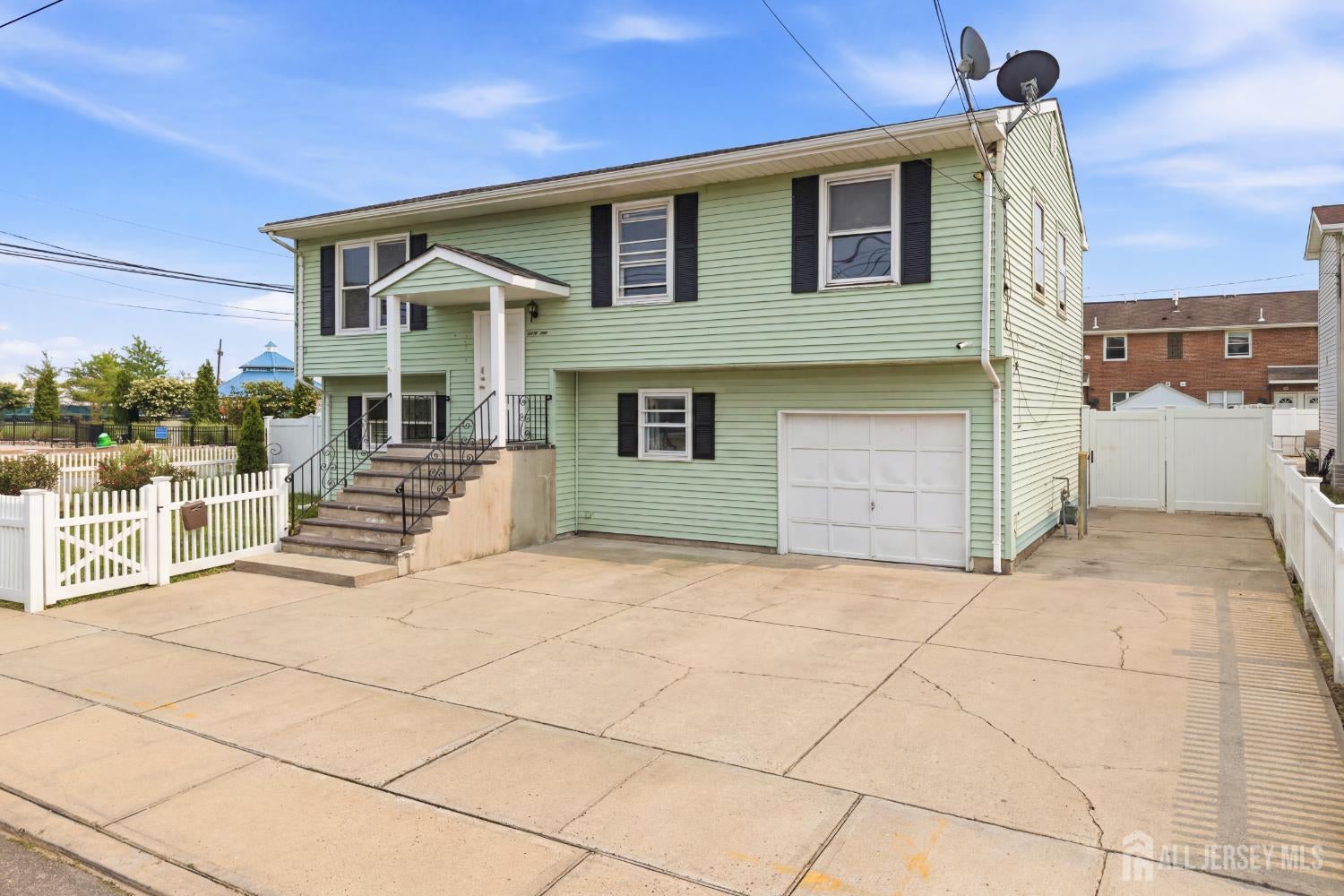 42 Mercer St, Carteret, NJ 07008 photo