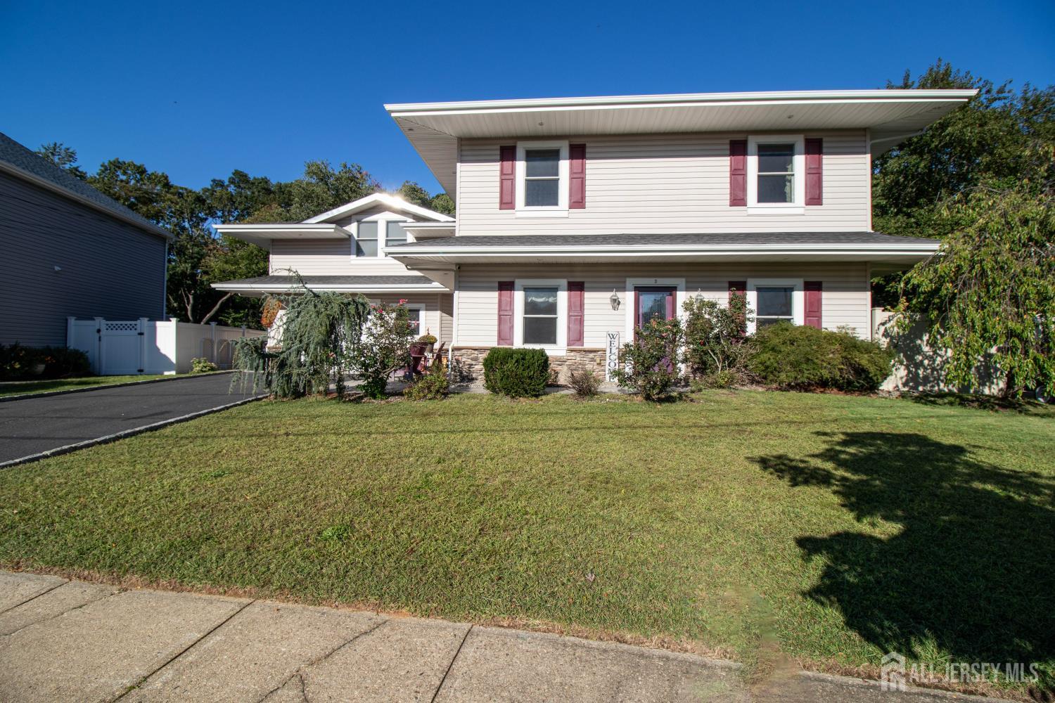 3 Matano Ct, Monroe, NJ 08831