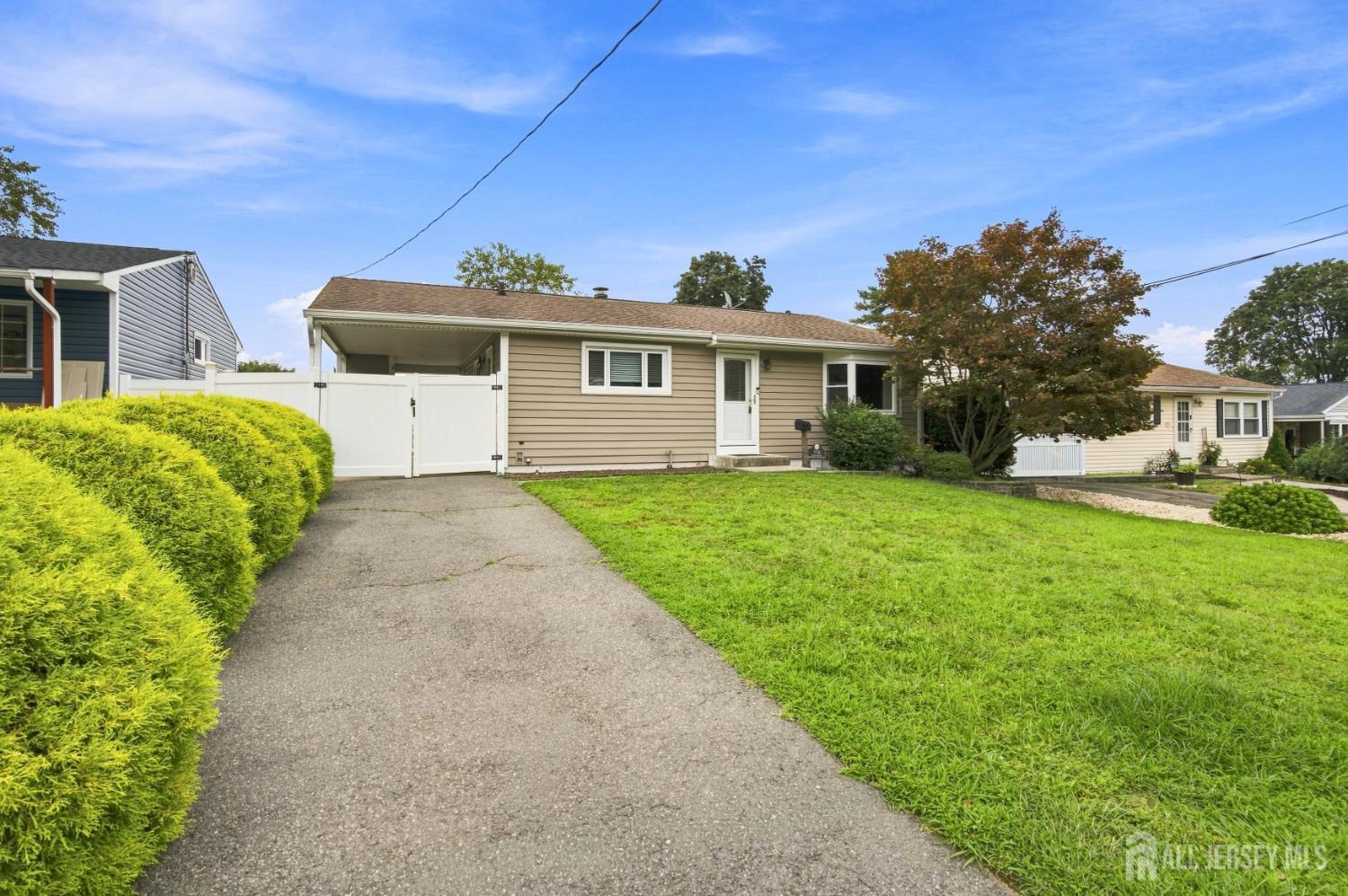 114 Kendall Dr, Sayreville, NJ 08859 photo