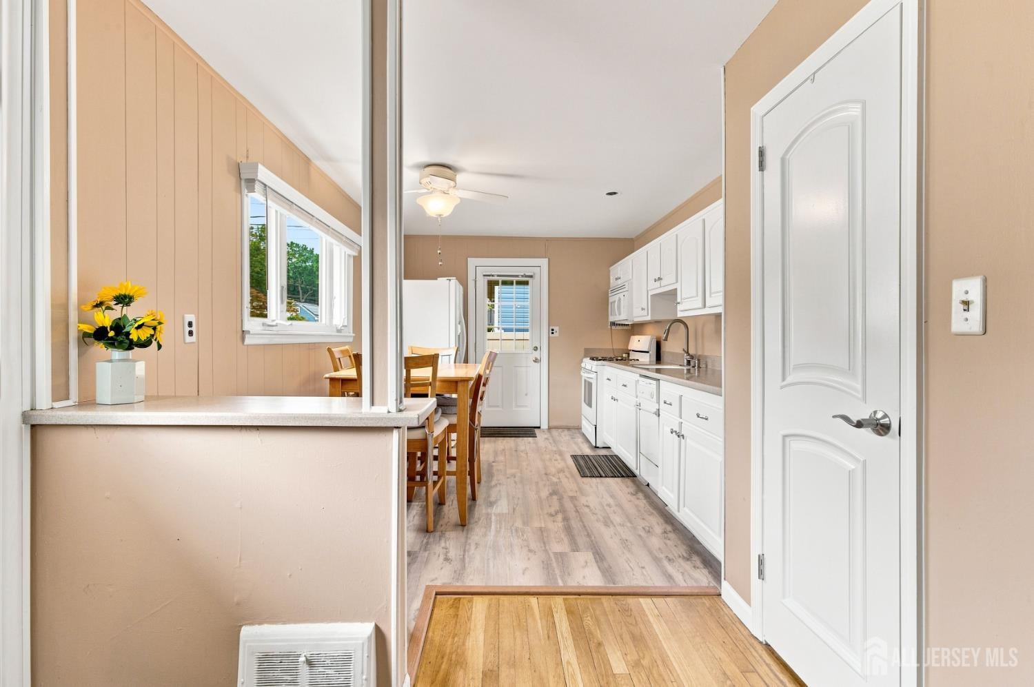 114 Kendall Dr, Sayreville, NJ 08859 photo