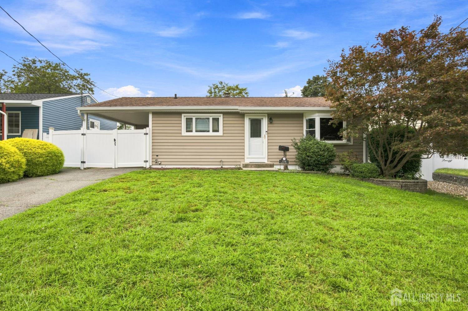 114 Kendall Dr, Sayreville, NJ 08859