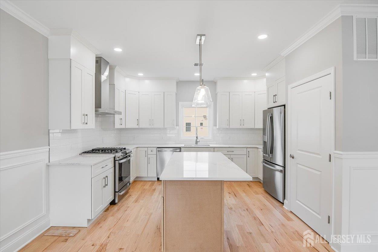 713 Inman Ave, Colonia, NJ 07067 photo