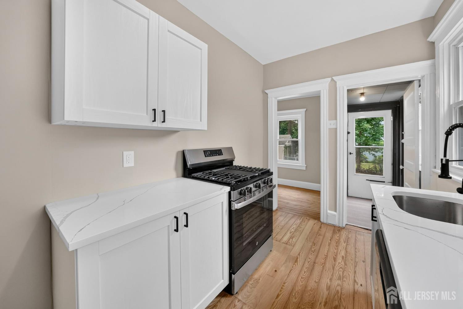 678 Ridgedale Ave, Woodbridge Proper, NJ 07095 photo
