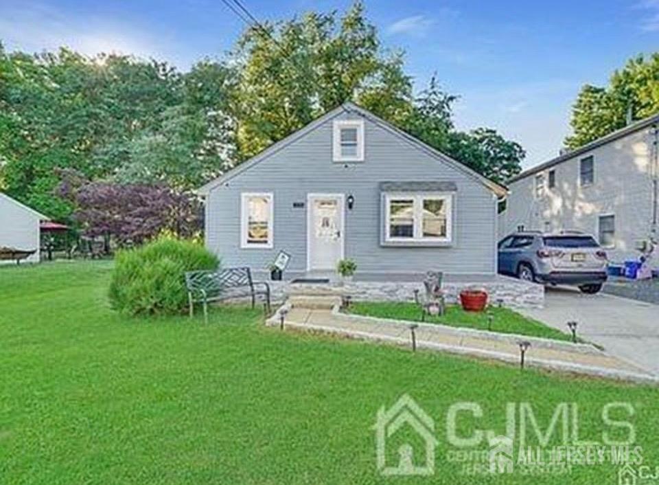 1735 Holly Rd, North Brunswick, NJ 08902