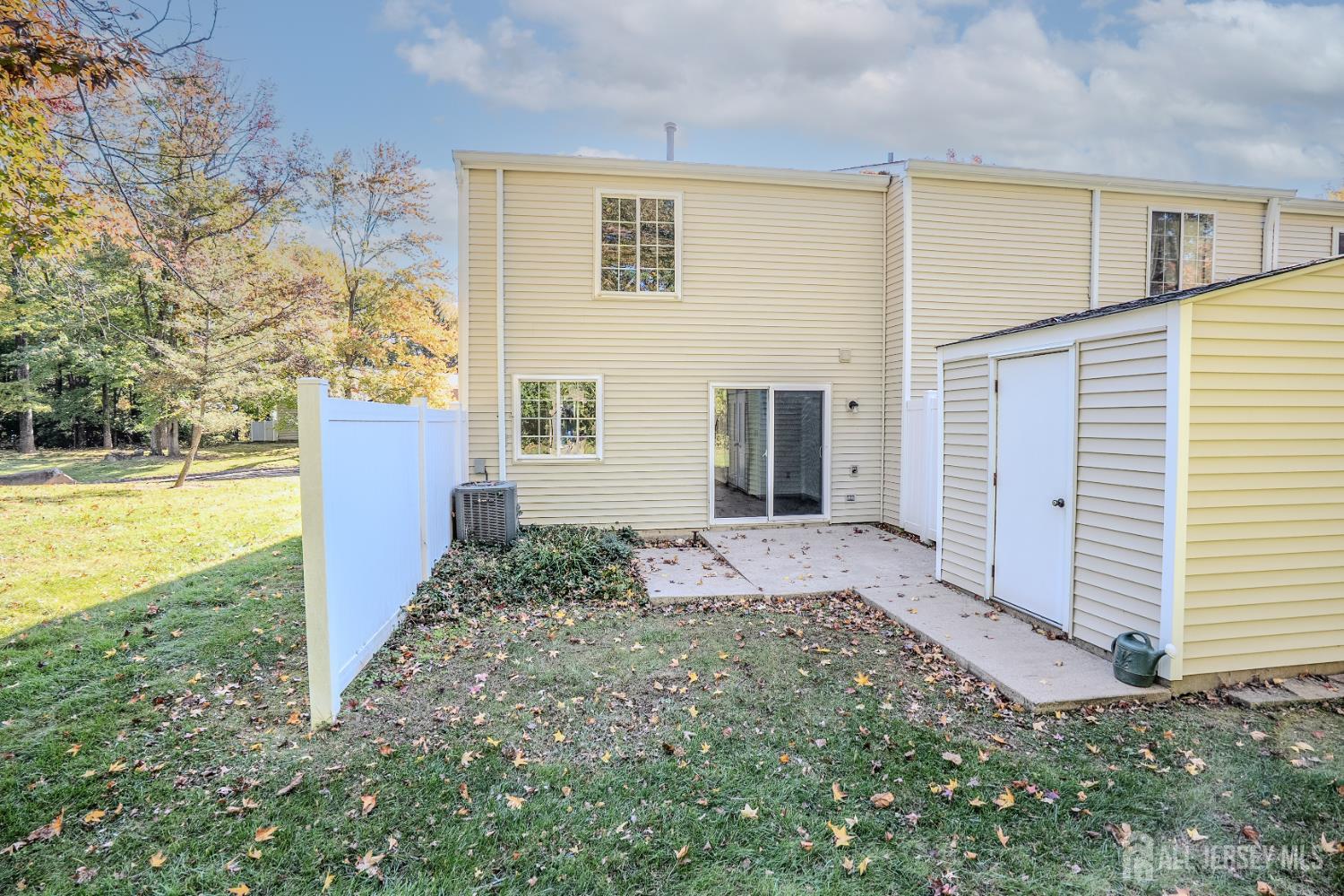 49 Cottonwood Ct, North Brunswick, NJ 08852 photo