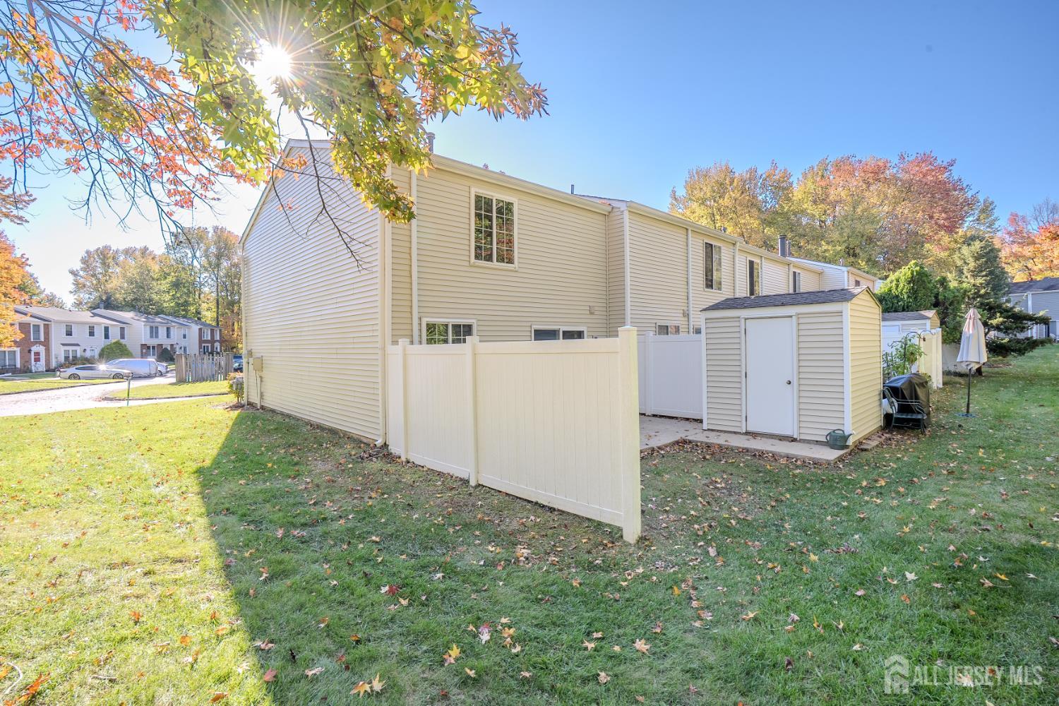 49 Cottonwood Ct, North Brunswick, NJ 08852 photo