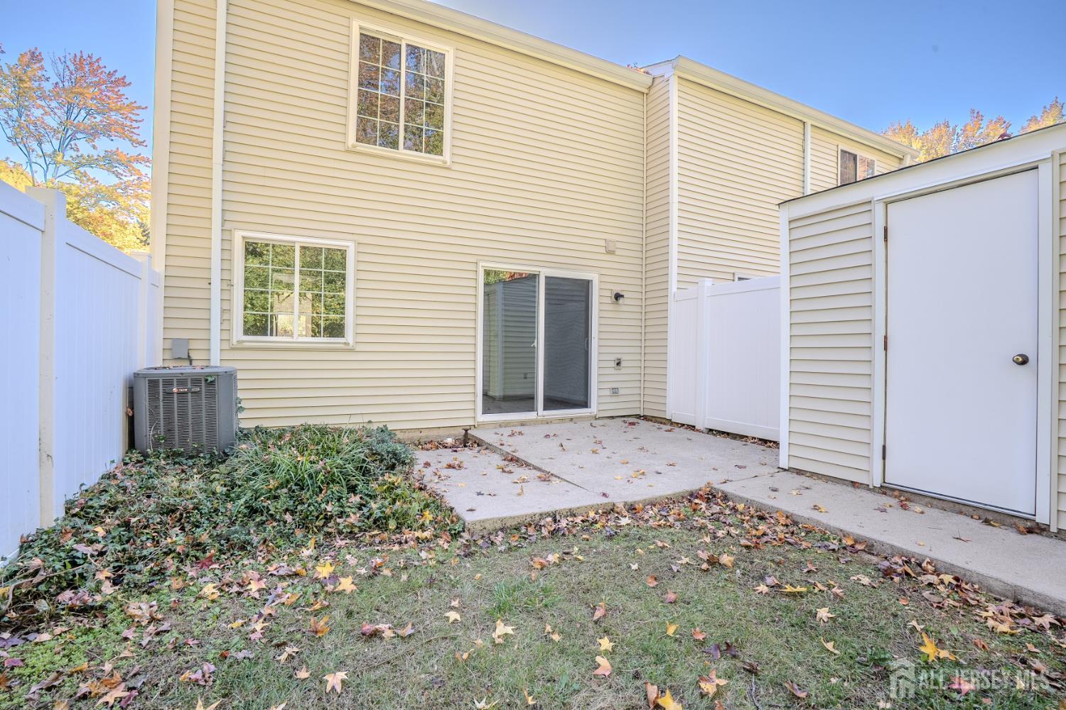 49 Cottonwood Ct, North Brunswick, NJ 08852 photo