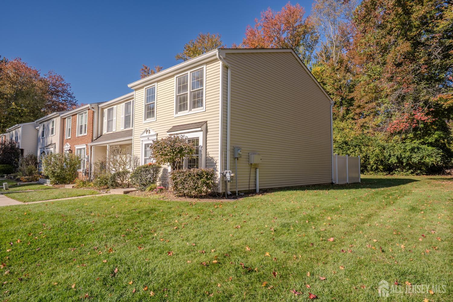 49 Cottonwood Ct, North Brunswick, NJ 08852 photo