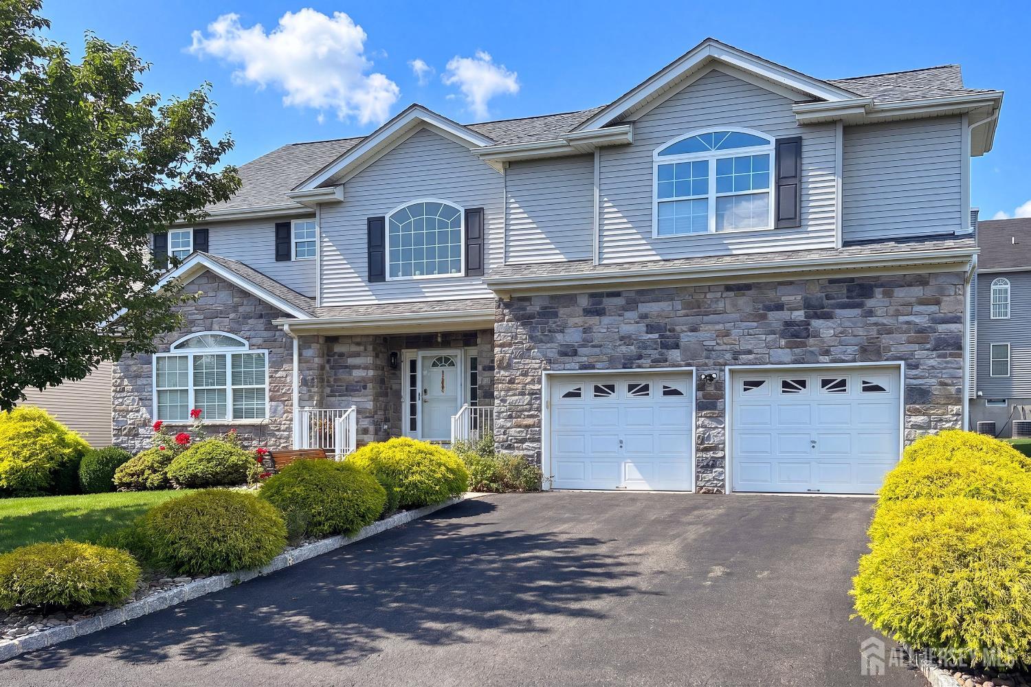77 Timberhill Dr, Franklin Twsp, NJ 08823