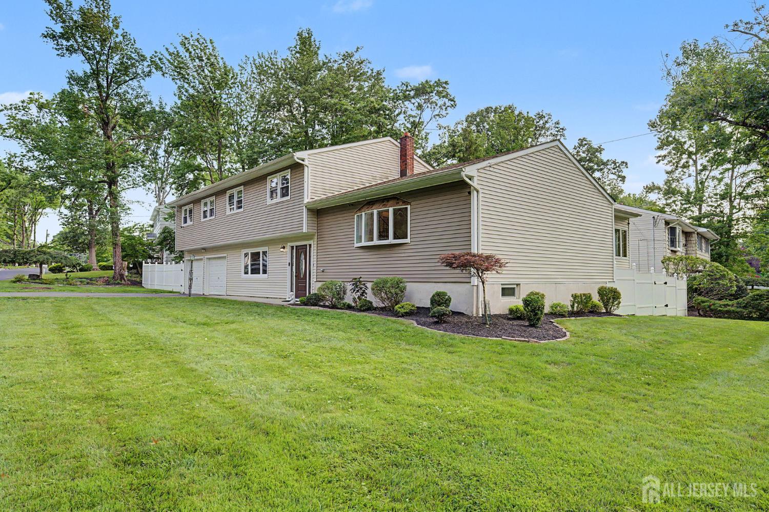 41 Montclair Ave, Edison, NJ 08820