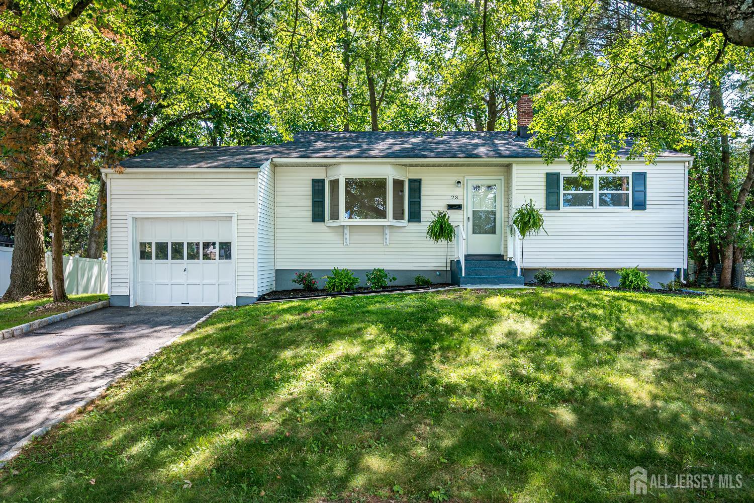 23 Nancy Cir, Edison, NJ 08817