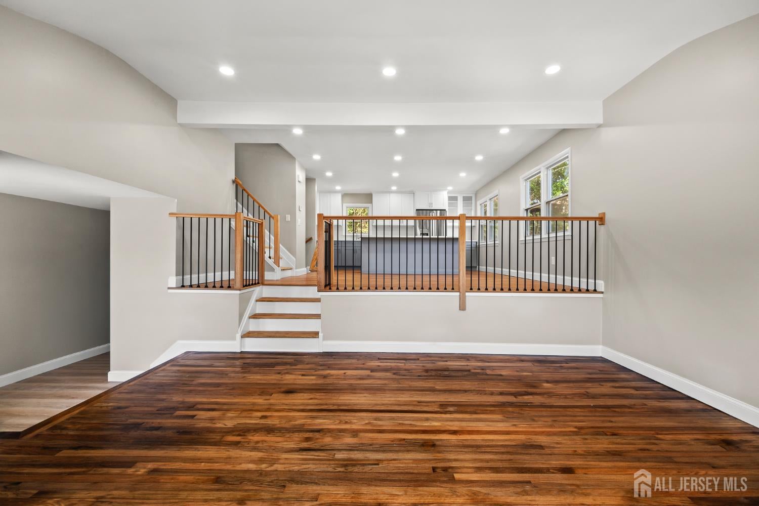 41 Oakwood Dr, Sayreville, NJ 08859 photo