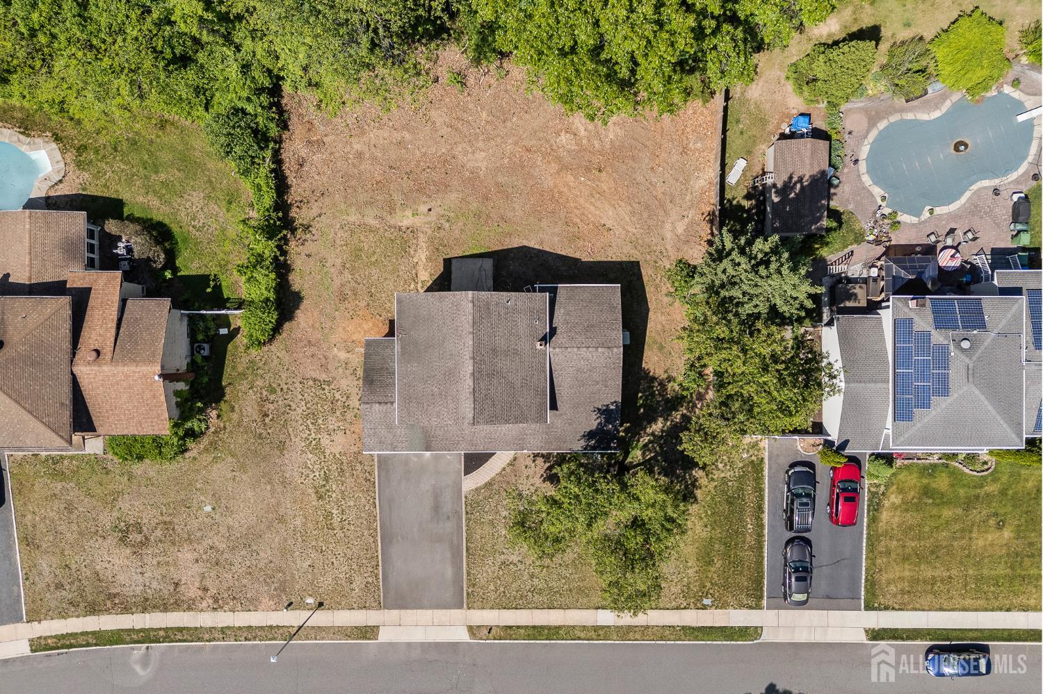 41 Oakwood Dr, Sayreville, NJ 08859 photo