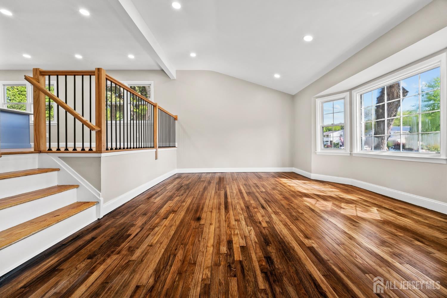 41 Oakwood Dr, Sayreville, NJ 08859 photo