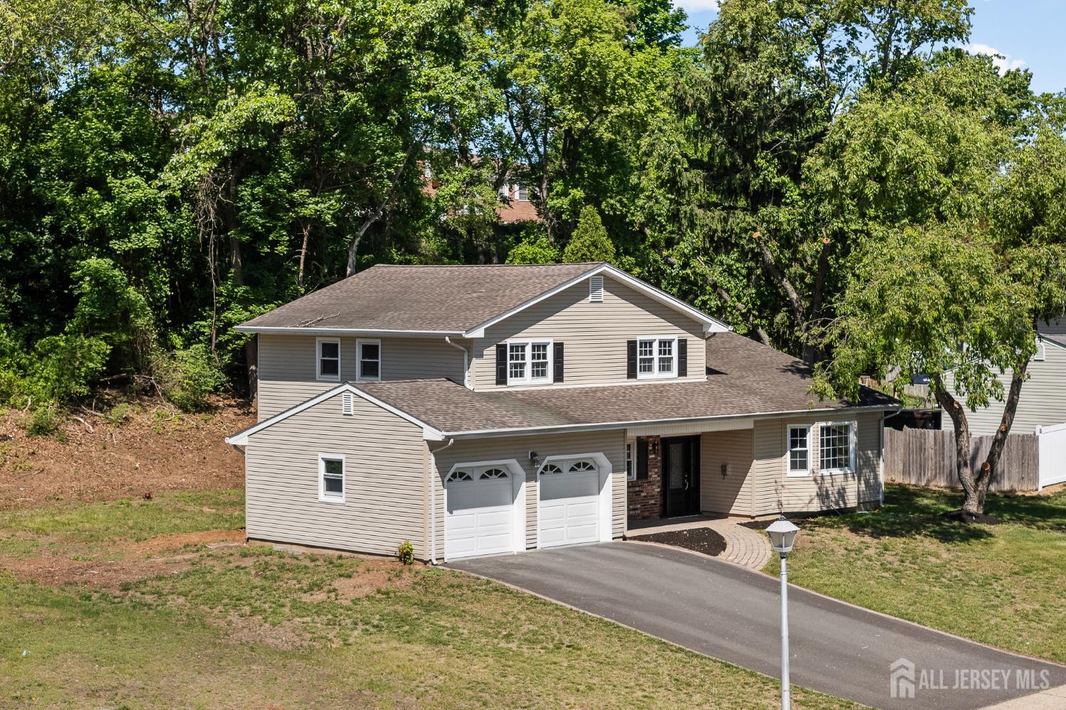 41 Oakwood Dr, Sayreville, NJ 08859 photo