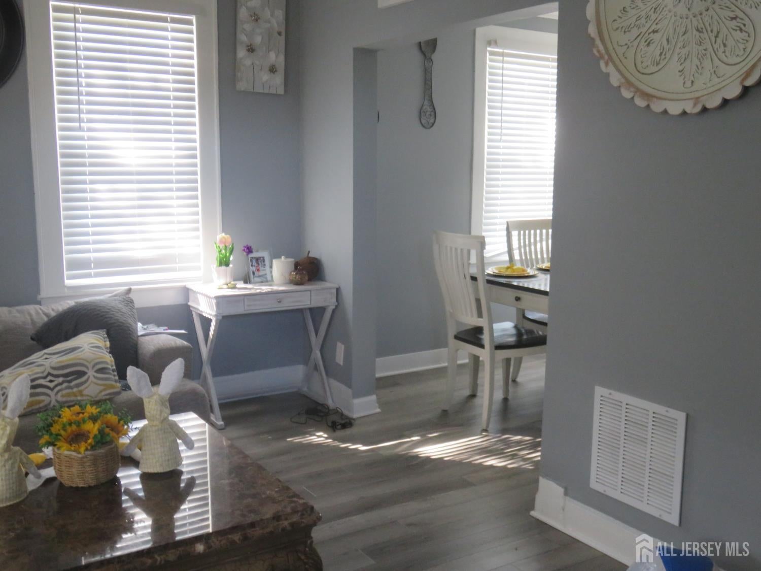 687 Somerset St, Franklin Twsp, NJ 08873 photo