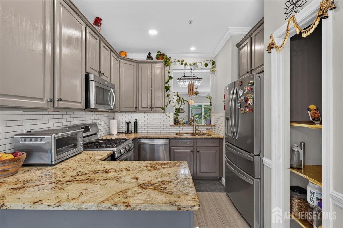 1008 Blossom Cir, North Brunswick, NJ 08810 photo
