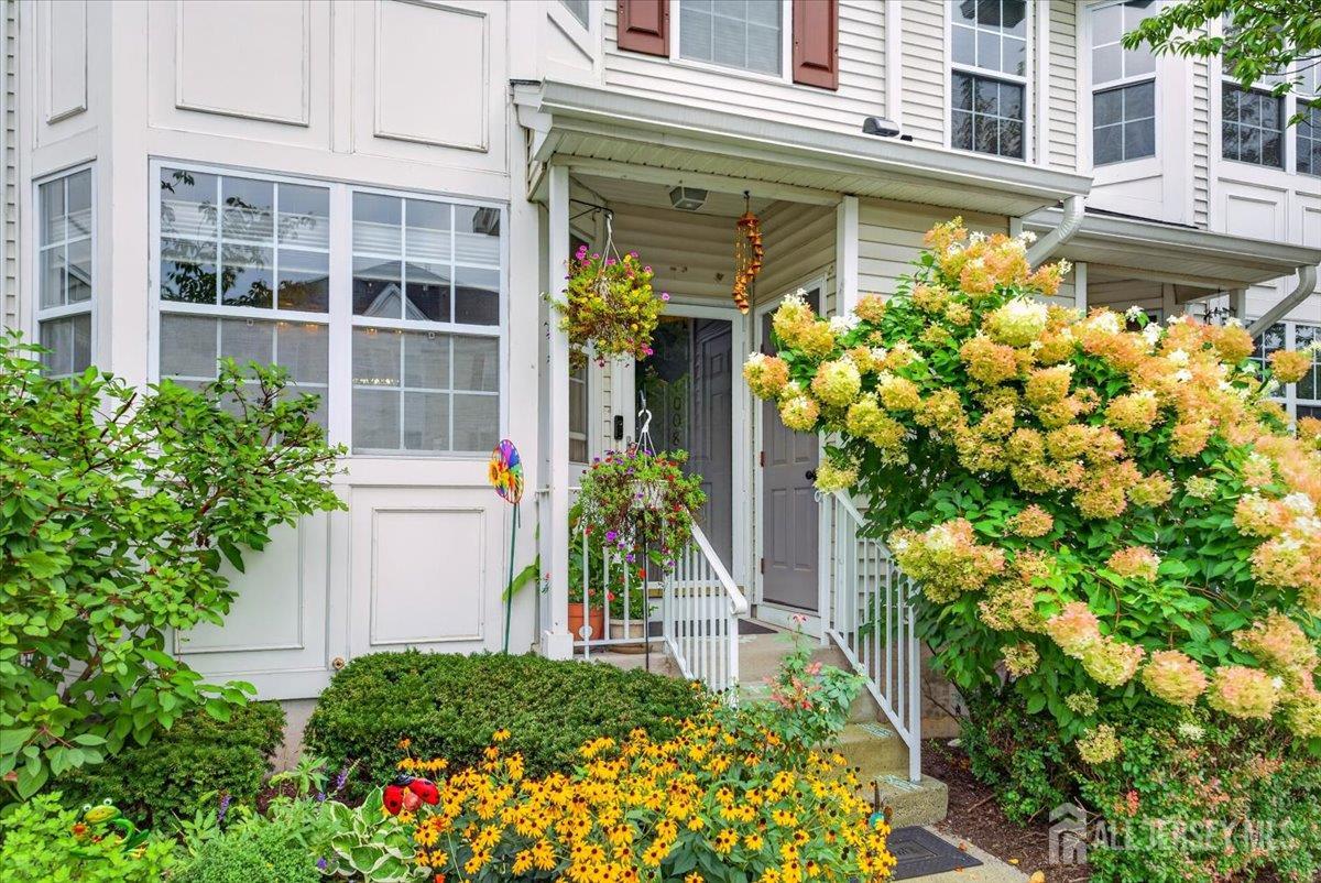 1008 Blossom Cir, North Brunswick, NJ 08810